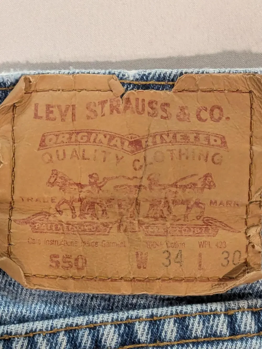 Levi's 550 Jeans Mens 34x30 Blue Light Wash Relaxed Fit Tapered Denim Red Tab